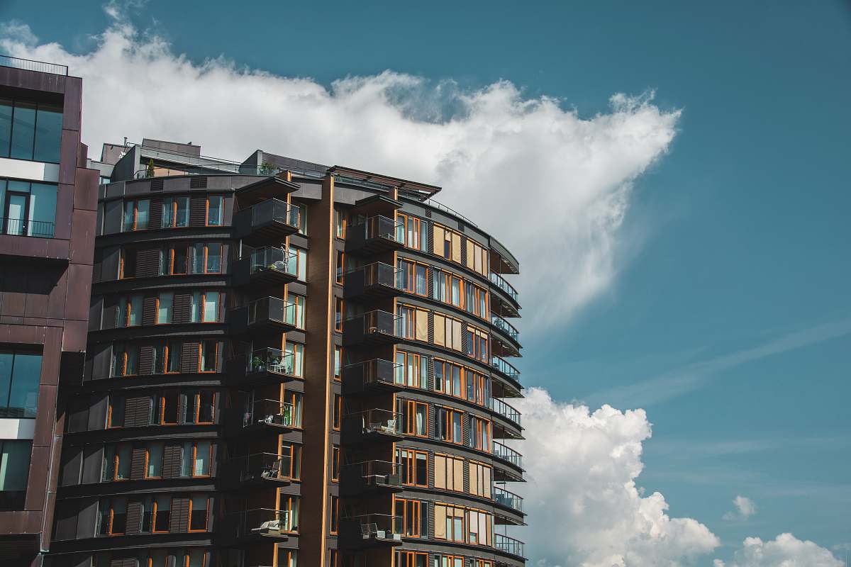 high rise brown concrete high-rise buildig urban